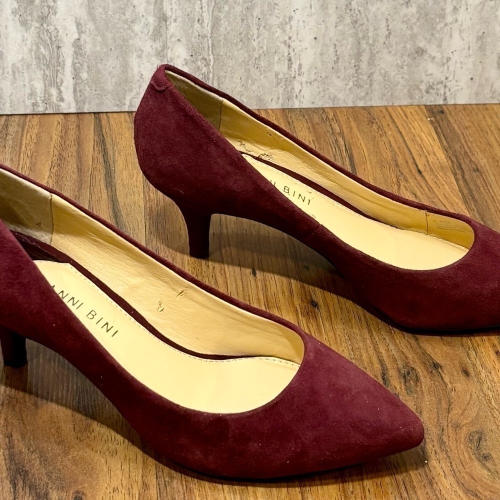 Gianni Bini Purple Eggplant Burgundy Suede Heels Pumps Sz 6.5M - Picture 2 of 9